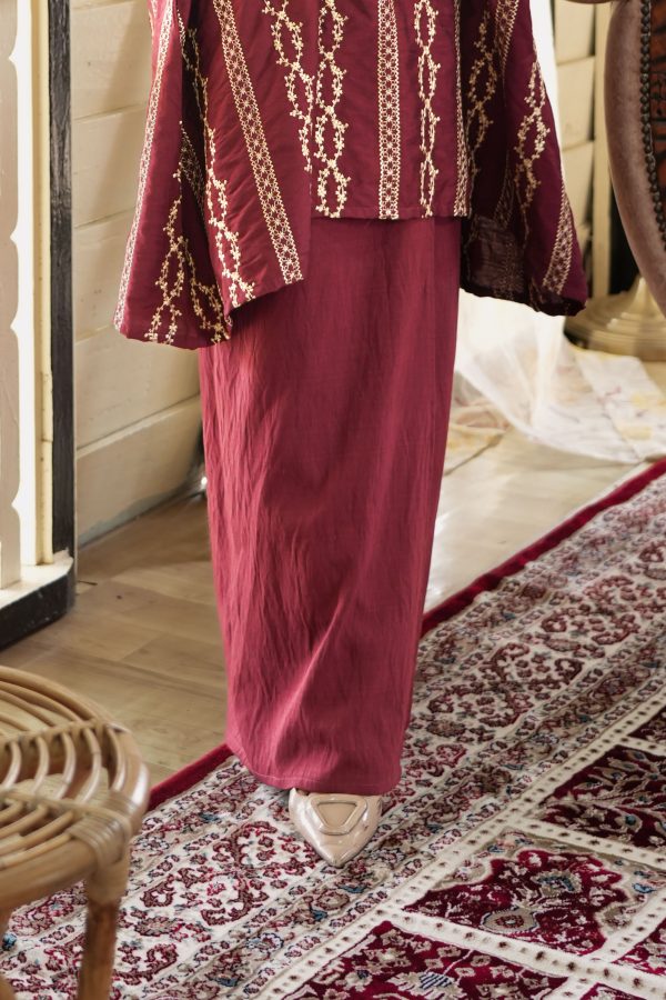 RANIA MAROON